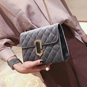 Stílusos női táska fém fogantyúval, különböző színekben