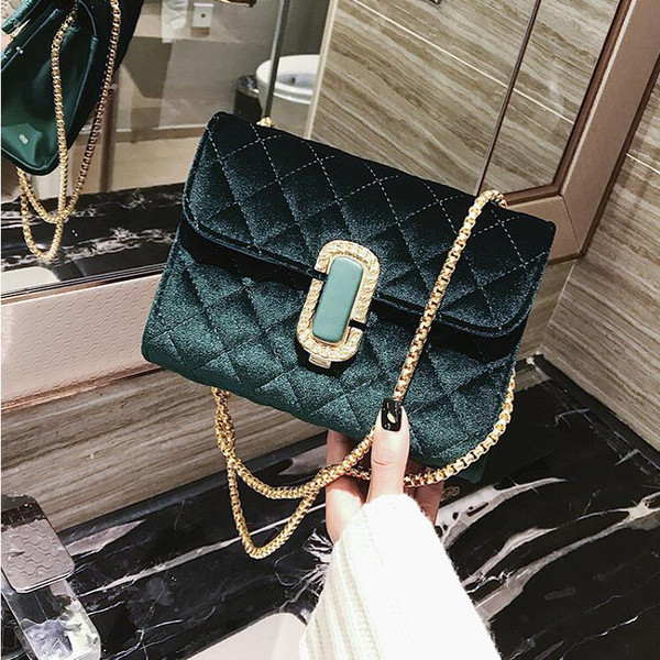 Stílusos női táska fém fogantyúval, különböző színekben