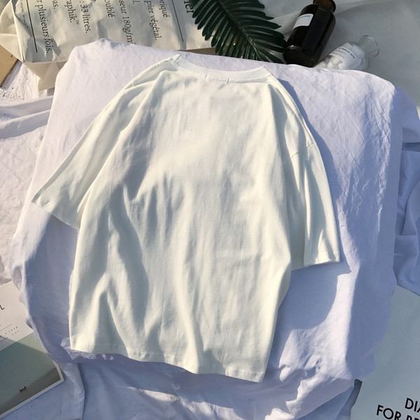 Sport-alkalmi férfi póló, mindennapi használatra, fehér és piros mintával