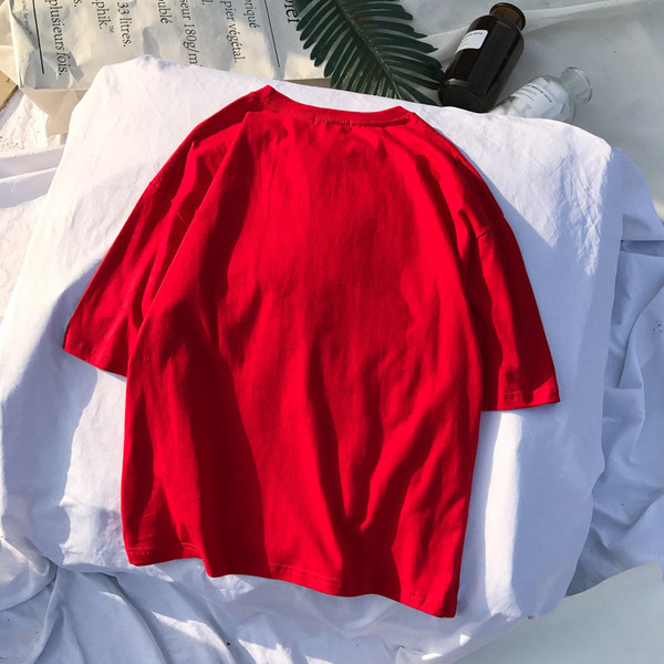 Sport-alkalmi férfi póló, mindennapi használatra, fehér és piros mintával