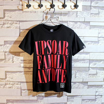 Nyári férfi póló több színben, nagy színes felirattal