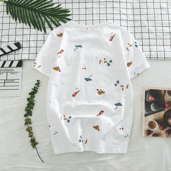 Lezser férfi póló két színben motívummal és O-alakú gallérral két színben