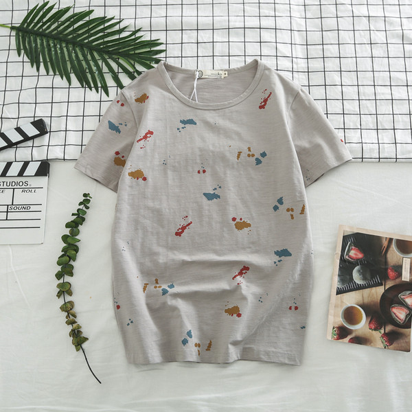 Lezser férfi póló két színben motívummal és O-alakú gallérral két színben