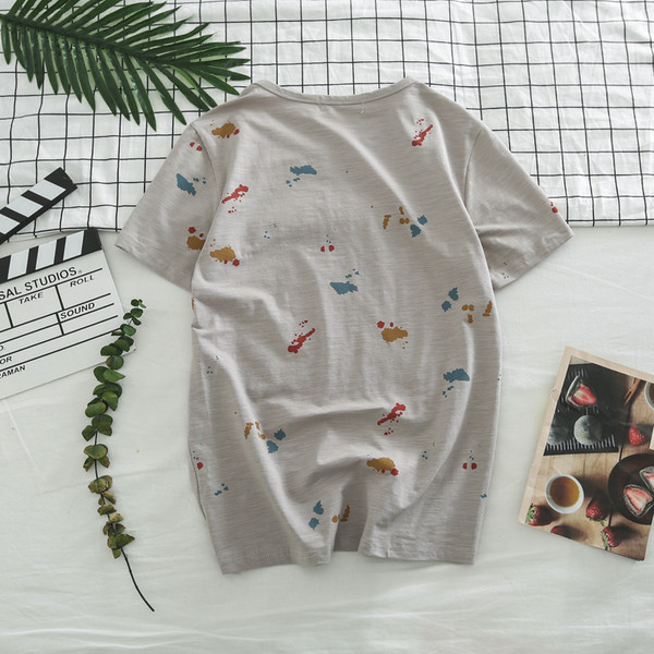 Lezser férfi póló két színben motívummal és O-alakú gallérral két színben