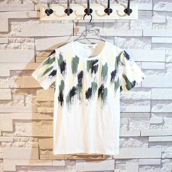 Ανδρικό μπλουζάκι με πολύχρωμο μοτίβο