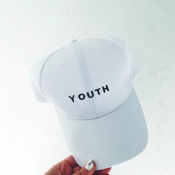 Női sapka napellenzővel három színben, felirattal