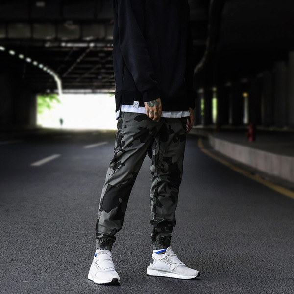 Camouflage ανδρικά αθλητικά παντελόνια με κορδόνια και τσέπες σε δύο χρώματα
