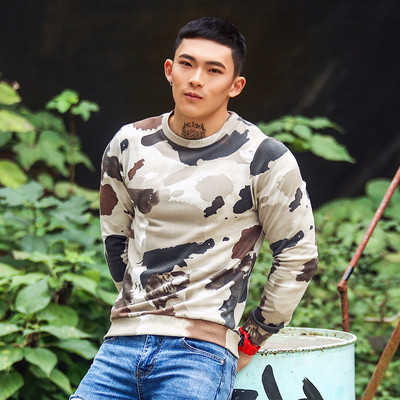 Κομψή ανδρική μπλούζα  με κολάρο