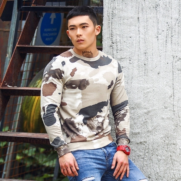 Κομψή ανδρική μπλούζα  με κολάρο 