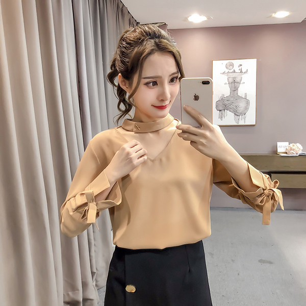 Stílusos női ing V-nyakkal és szalagokkal