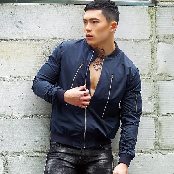 Tavaszi férfi kabát cipzáros elemekkel, a színekben