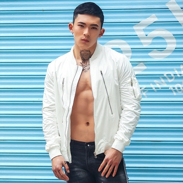 Tavaszi férfi kabát cipzáros elemekkel, a színekben