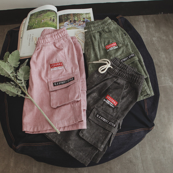 Férfi sport rövidnadrág fűzővel és kis oldalzsebekkel, három színben