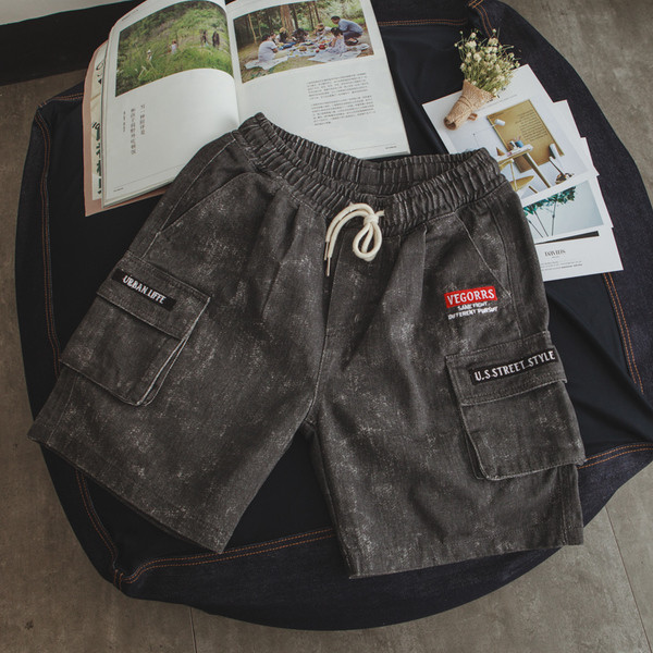 Férfi sport rövidnadrág fűzővel és kis oldalzsebekkel, három színben