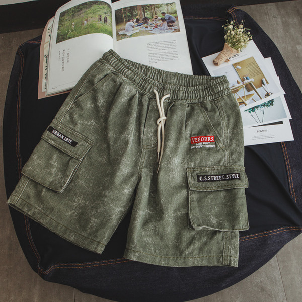 Férfi sport rövidnadrág fűzővel és kis oldalzsebekkel, három színben