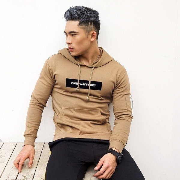 Férfi sportpulóver több színben kapucnival, zsebekkel, felirattal