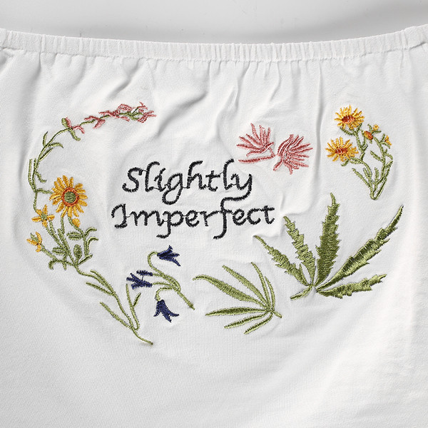 Κομψή μπλούζα με κοντό μανίκι και με επιγραφή