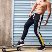 Ανδρική αθλητική φόρμα σε τρία χρώματα με κορδόνια και χρωματιστές άκρες