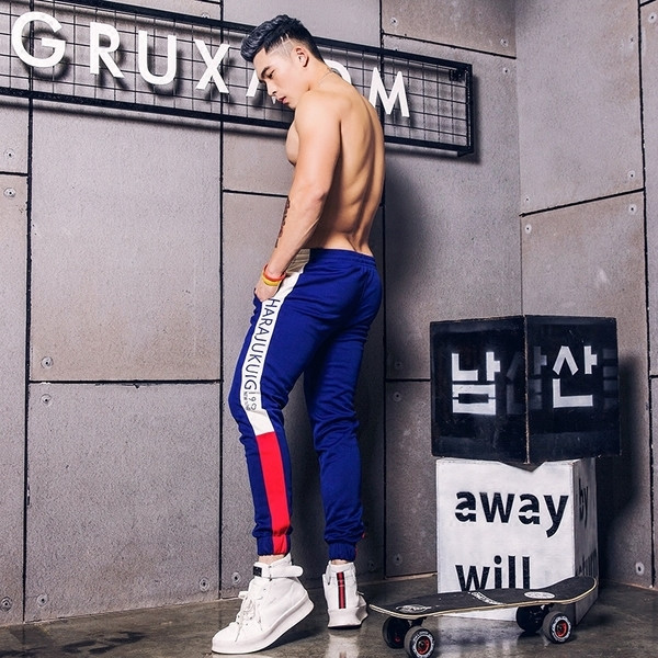 Ανδρική αθλητική φόρμα σε τρία χρώματα με κορδόνια και χρωματιστές άκρες