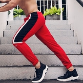 Férfi sporttréningruha két színben nyakkendővel és oldalpánttal