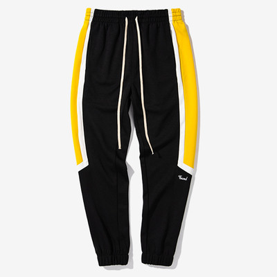 Férfi sporttréningruha két színben nyakkendővel és oldalpánttal