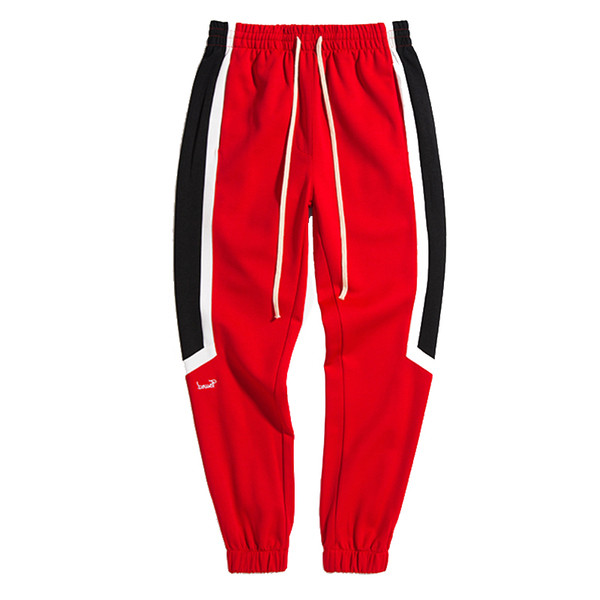 Férfi sporttréningruha két színben nyakkendővel és oldalpánttal