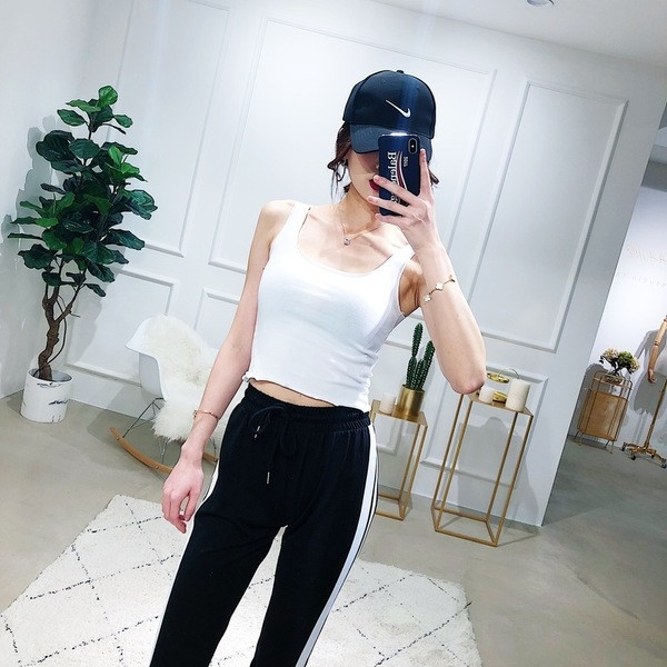 Letisztult sport-hétköznapi női felső, sokféle színben