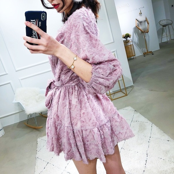 Modern női rövid szabású ruha mély V-nyakkal, három színben