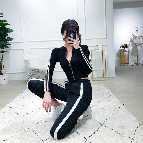 Μοντέρνα παντελόνια με ψηλή μέση και χρώματος