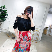 Κομψή, καθαρή μπλούζα με πεσμένα ώμους και freestyle σε μαύρο και άσπρο χρώμα