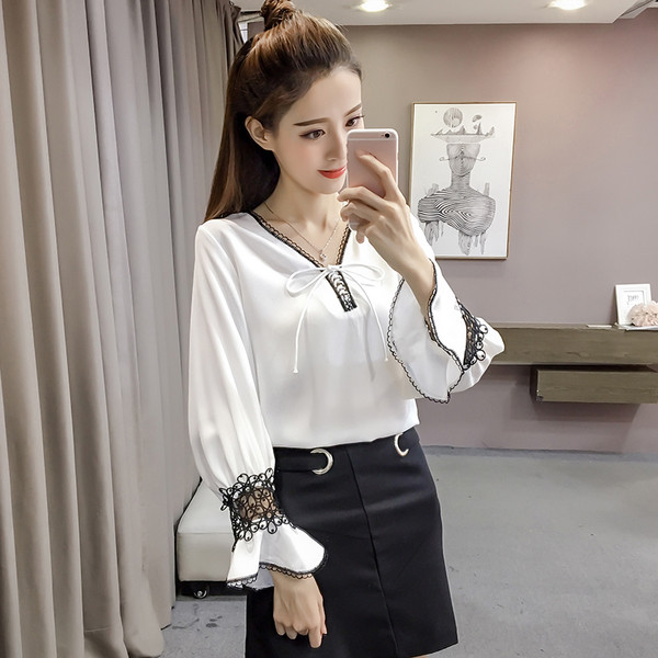 Κομψό γυναικείο πουκάμισο με ντεκολτέ σε σχήμα V, κορδόνια και φαρδιά μανίκια