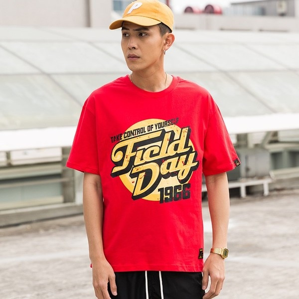 Sport - alkalmi férfi blúz rövid ujjal, fehér és piros mintával