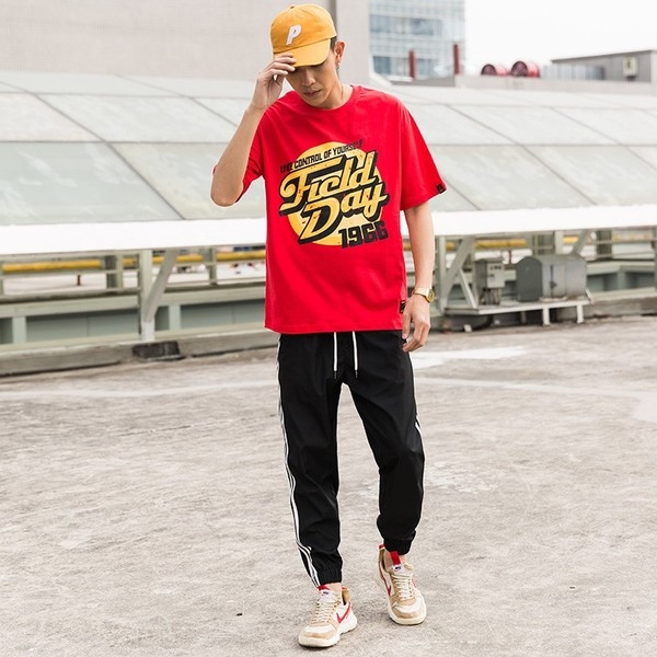 Sport - alkalmi férfi blúz rövid ujjal, fehér és piros mintával