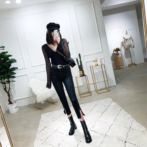 Μοντέρναγυναικέια  κομψή μπλούζα με λαμπερά σωματίδια, φαρδιά μανίκια και γυμνή πλάτη