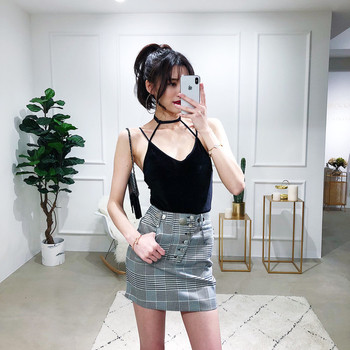 Κομψή γυναικέια φούστα με ψηλή μέση και διακοσμητικά κουμπιά