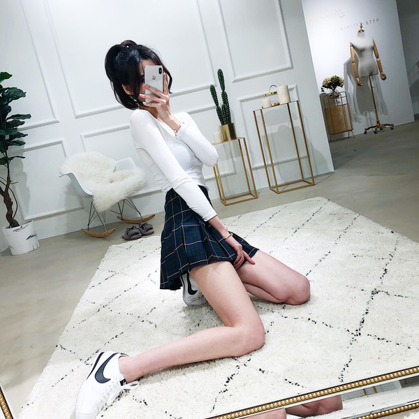 Modern női rövid kockás szoknya magas derékkal, két színben