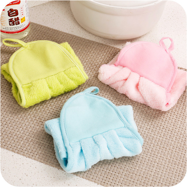 Много удобна,мека и лесна за закачане кърпа за ръце