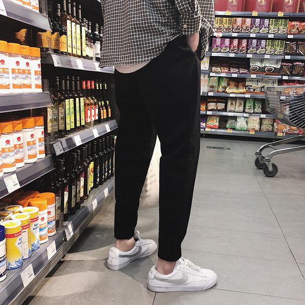 Ανδρικά αθλητικά παντελόνια σε δύο χρώματα με τσέπες και κορδόνια