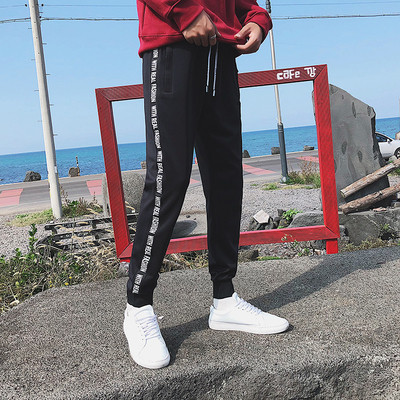 Ανδρικό αθλητικό παντελόνι με μπορντούρα και επιγραφή σε τρία χρώματα
