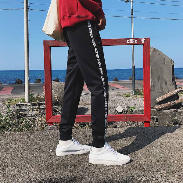 Ανδρικό αθλητικό παντελόνι με μπορντούρα και επιγραφή σε τρία χρώματα