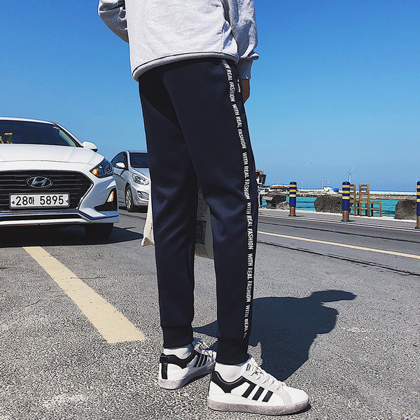 Ανδρικό αθλητικό παντελόνι με μπορντούρα και επιγραφή σε τρία χρώματα