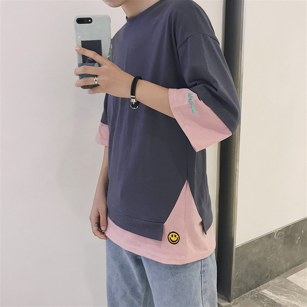 Férfi széles póló 3/4-es anyaggal, felirattal és rátéttel