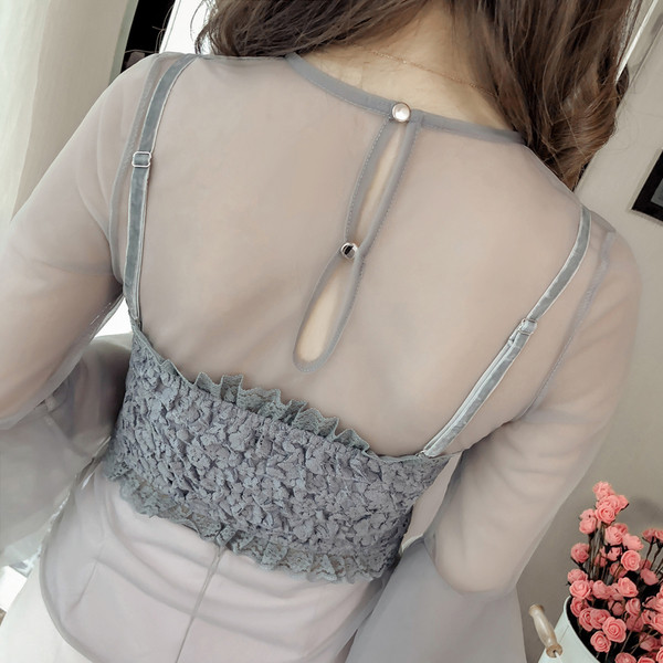 Κομψό γυναικείο σετ από διαφανή μπλούζα και αμάνικο με δαντέλα