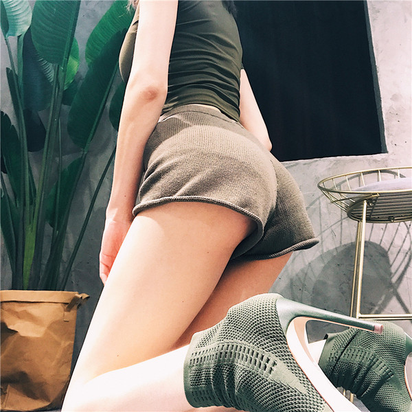 Άνετα  γυναικεία σορτς κατάλληλα για τη  καθημερινή ζωή σε διάφορα χρώματα