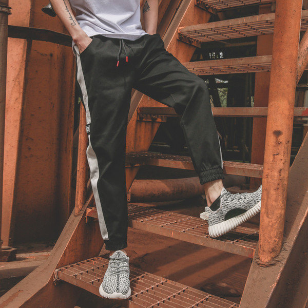 Ανδρικά παντελόνια με τσέπες, κορδόνια και χρωματιστές άκρες