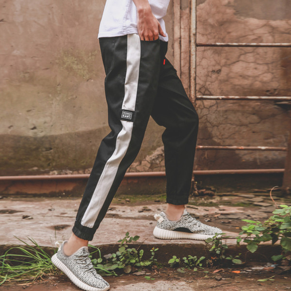 Ανδρικά παντελόνια με τσέπες, κορδόνια και χρωματιστές άκρες