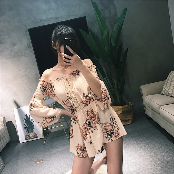 Κομψό γυναικείο ολόσωμο παντελόνι με floral μοτίβο