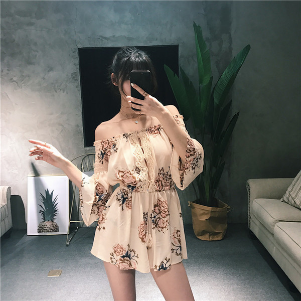 Κομψό γυναικείο ολόσωμο παντελόνι με floral μοτίβο