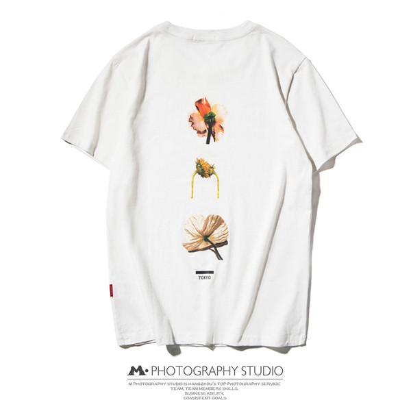 Alkalmi férfi póló rövid ujjal, fehér színben, virágos motívumokkal