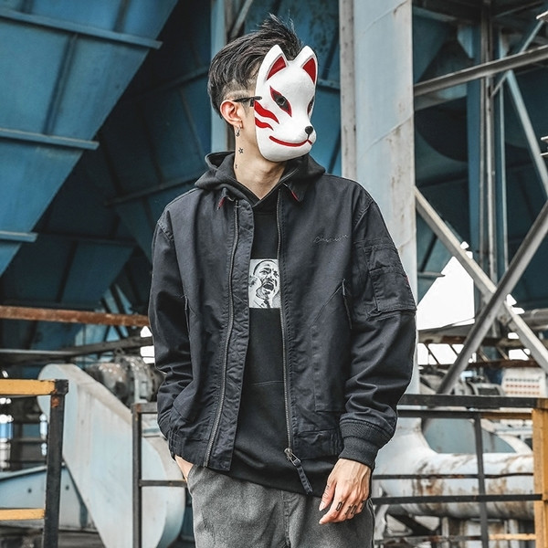 Sötét színű férfi nyári kabát kapucnival és zsebekkel